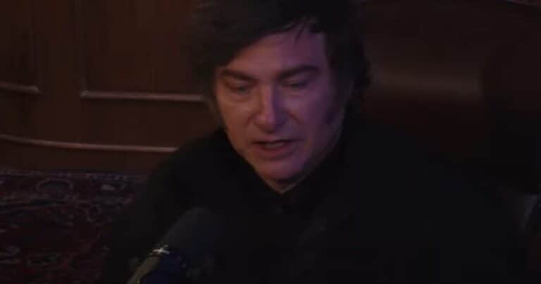 Javier Milei dijo que el papa Francisco era “mileista” en lo económico: “Le dio a la motosierra como loco en el Vaticano”