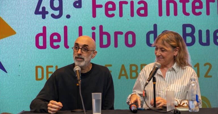 “Tarántula”: Eduardo Halfon presentó su obra en una Sala Storni colmada