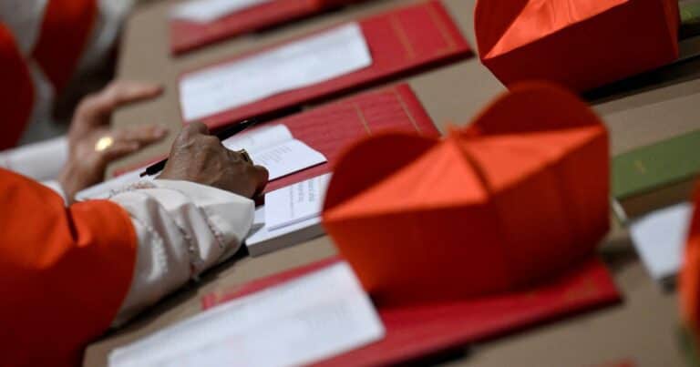 Cónclave en El Vaticano: ¿qué pasa si un cardenal se confunde al votar al nuevo papa?