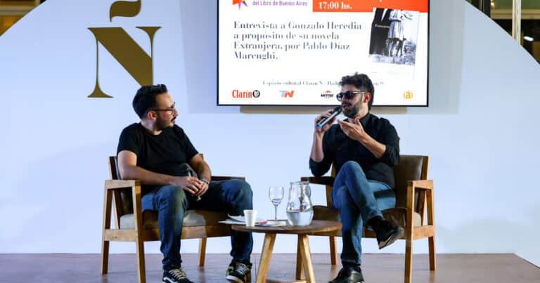El actor Gonzalo Heredia presentó su nueva novela en la Feria: «Me río de los prejuicios de alguna gente»