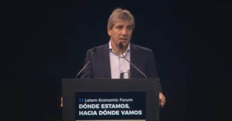 Los dólares del colchón: cómo hacer circular los ahorros y por qué los argentinos se resisten a soltarlos