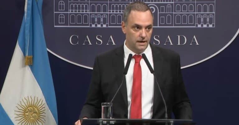 Javier Milei y sus medidas, EN VIVO: el Gobierno anuncia cambios en la entrega de pañales del PAMI y acusa al kirchnerismo de corrupción