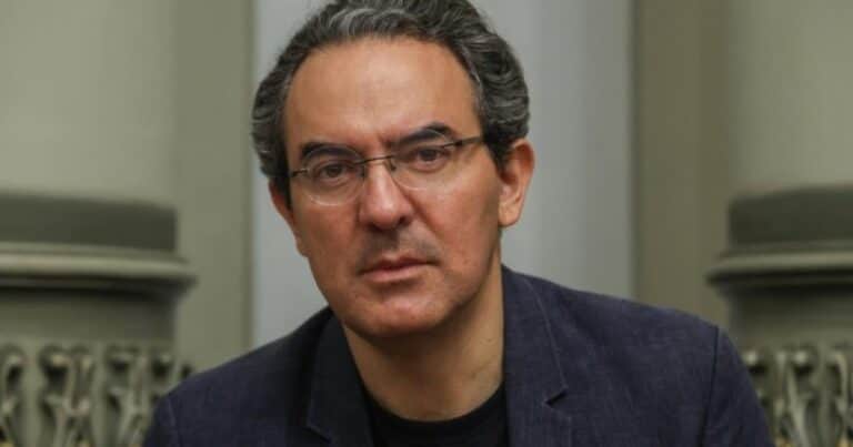 Juan Gabriel Vásquez: «Vargas Llosa exploró el golpe de las fuerzas políticas en la gente»