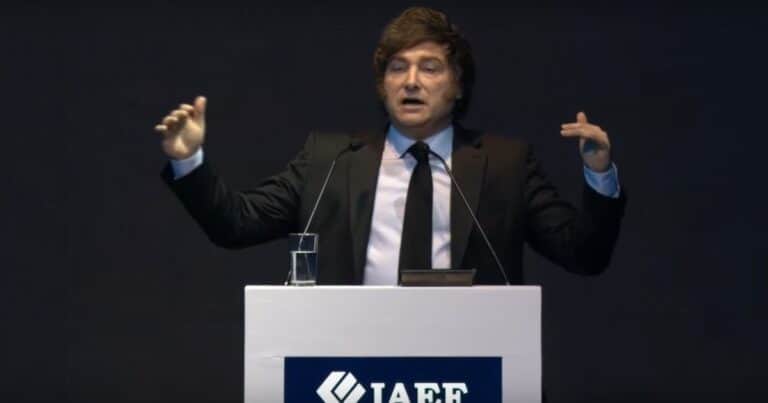 Javier Milei busca la deflación: ¿pueden bajar los precios en Argentina? ¿Y los salarios?