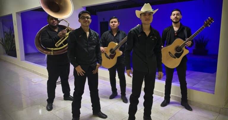Surgen versiones cruzadas de los familiares sobre el asesinato de los cinco jóvenes músicos del «Grupo Fugitivo» en México