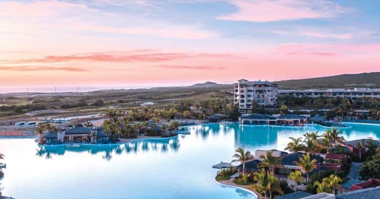 El ranking de las cuatro piscinas más grandes del mundo: la primera tarda 22 días en llenarse