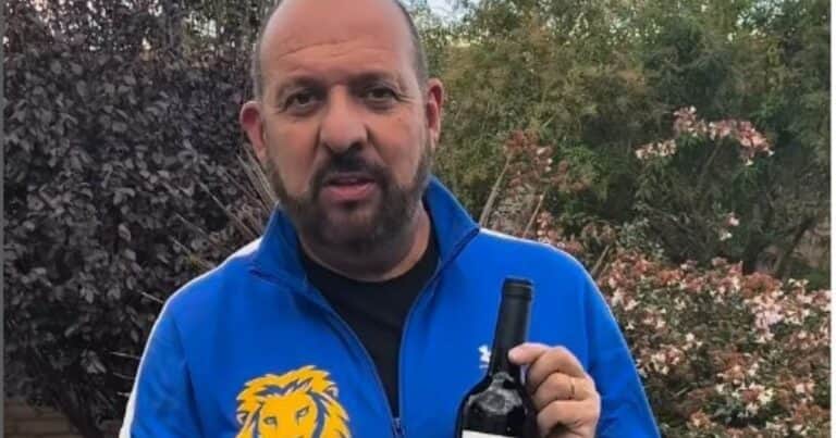 San Luis: un diputado de LLA hace campaña sorteando vinos y camisetas a cambio de votar el peor hecho de corrupción en la provincia