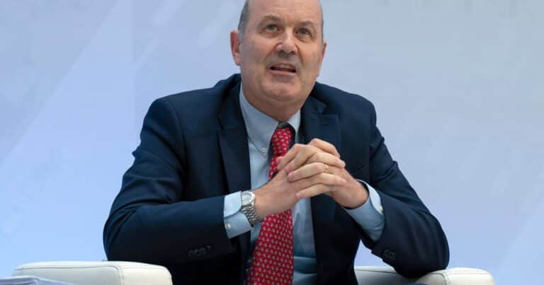 Federico Sturzenegger les pidió paciencia a los jubilados y acusó al kirchnerismo de hacer una «orgía monetaria»