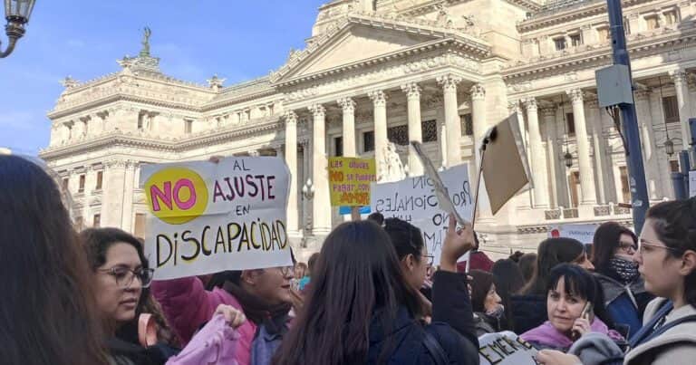 Masiva convocatoria frente al Congreso en apoyo a la Ley de Emergencia en Discapacidad