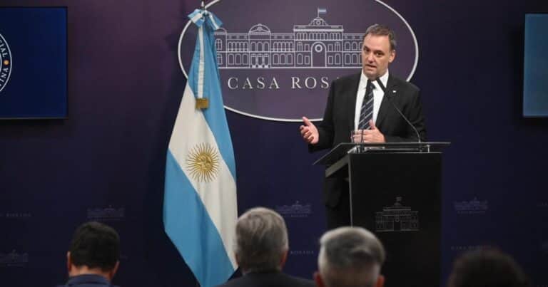 En plena campaña, el Gobierno anunció una dura reforma migratoria: expulsiones exprés de ilegales y más requisitos para obtener la ciudadanía