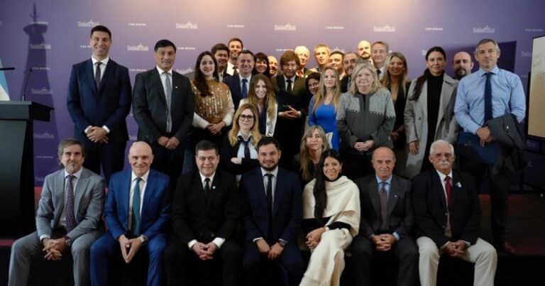 Milei reunió a su tropa de Diputados y dio pistas sobre el plan para incentivar el uso de los dólares del colchón