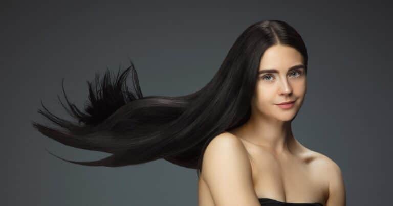 Cómo puedo masajear mi cabello para que crezca más rápido
