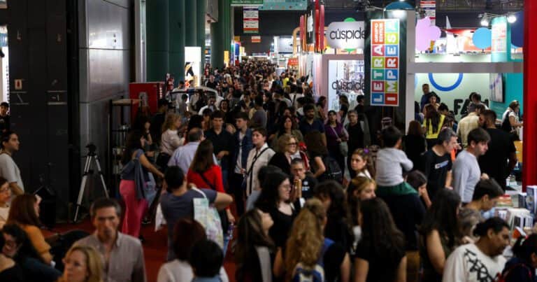 ¡Furor por la Feria del Libro! Dos días a pleno, con stands llenos y ventas que entusiasman