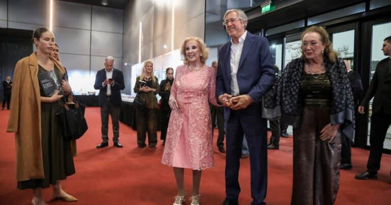 Con Mirtha Legrand entre el público el empresario Alejandro G. Roemmers presentó su nueva novela