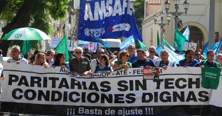Paritaria de estatales: no hubo oferta de aumento y los gremios alertan que de las 47 mil bajas en el Estado, 10 mil fueron por bajos salarios