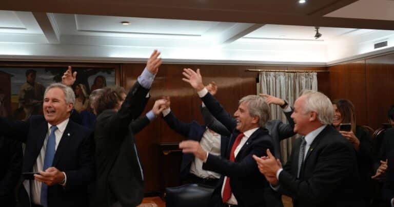 Boletín del primer mes sin cepo: varias materias aprobadas y una «dudosa» que enciende alarmas