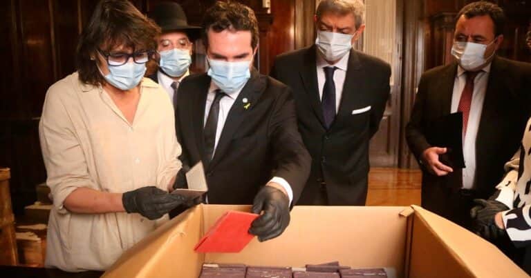 Impacto mundial: en la Corte descubren centenares de pasaportes y carnés de afiliados al partido nazi de la Argentina