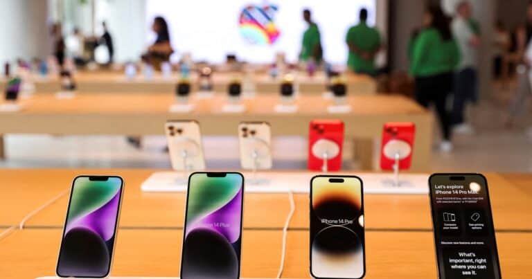 Cuánto bajarían los precios del iPhone y los demás celulares sin aranceles ni impuestos internos