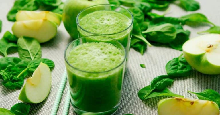 Qué beneficios tiene el jugo de guayaba y espinaca para la salud