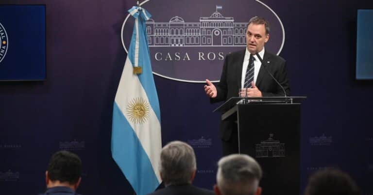 Reforma migratoria: un cambio difícil de aplicar, que ya intentó Macri y derogó Alberto Fernández