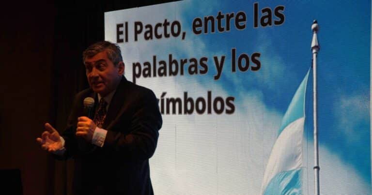 Un homenaje conjunto a Tomás Eloy Martínez y Manuel Belgrano en la casa porteña de Tucumán