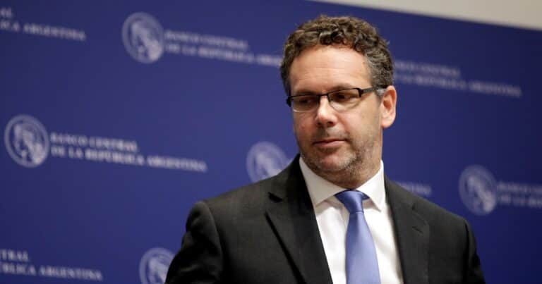 “Sin crisis”: la advertencia de Guido Sandleris, expresidente del Banco Central, sobre una eventual corrección cambiaria