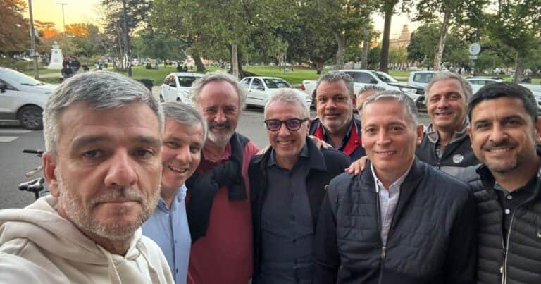¿Una tercera alianza en Provincia?: radicales negocian por peronistas no K para enfrentar a Cristina/Kicillof y Milei/Macri