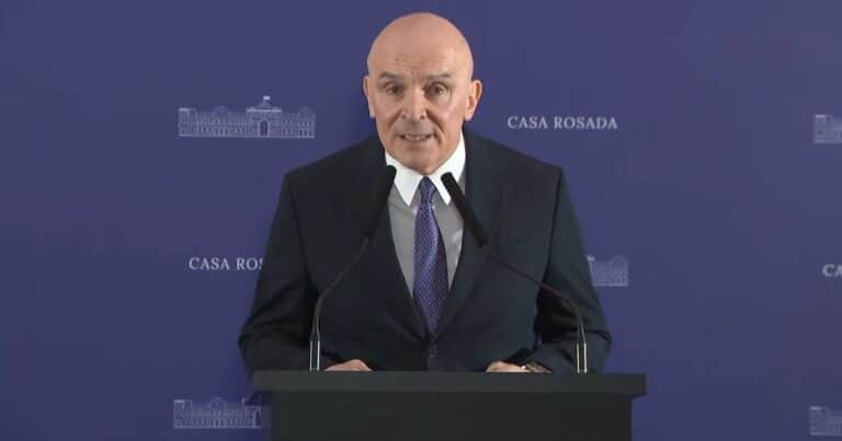 Con tono de campaña y críticas a Kicillof, José Luis Espert encabezó el anuncio del Gobierno sobre el blanqueo virtual