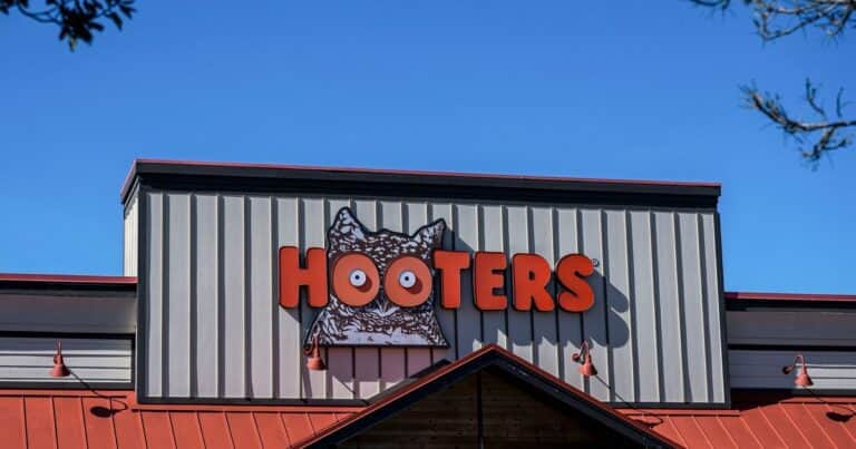 Hooters se declara en quiebra, pero sus restaurantes permanecerán abiertos