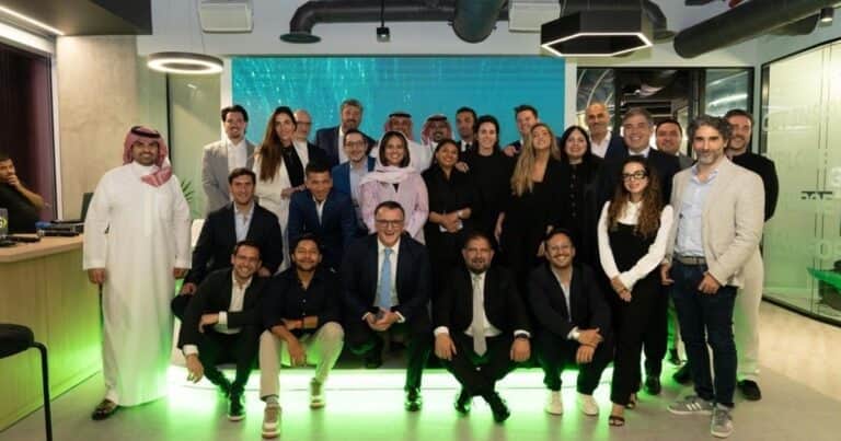 Globant crece en Medio Oriente: abrió un centro de inteligencia artificial en el corazón financiero de Arabia Saudita