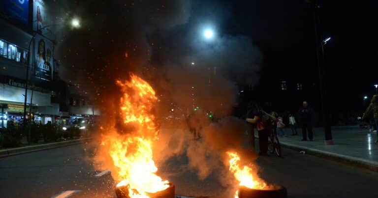 Cortes en autopistas, con fuego pero esporádicos, y marchas sin acampe: el caos para circular fue mayor que la magnitud del apoyo a Cristina Kirchner