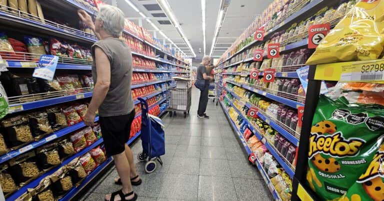 La otra cara del consumo: las familias se endeudan más para ir al supermercado con un bolsillo más apretado