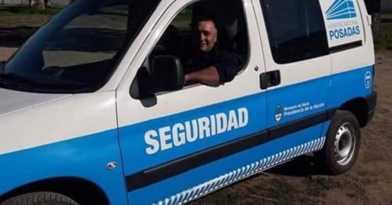 Iba en su moto y murió al chocar contra un poste: el automovilista que lo tocó siguió su marcha y se fue a dormir