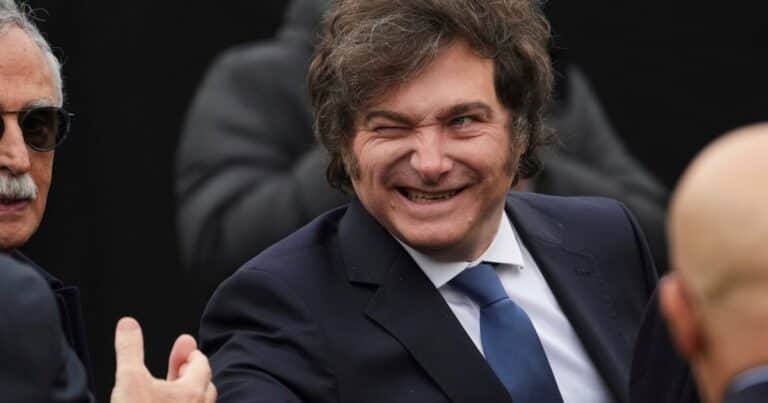 «Un tren fantasma»: el Gobierno ninguneó la marcha de apoyo a Cristina, que Milei siguió en silencio desde Olivos