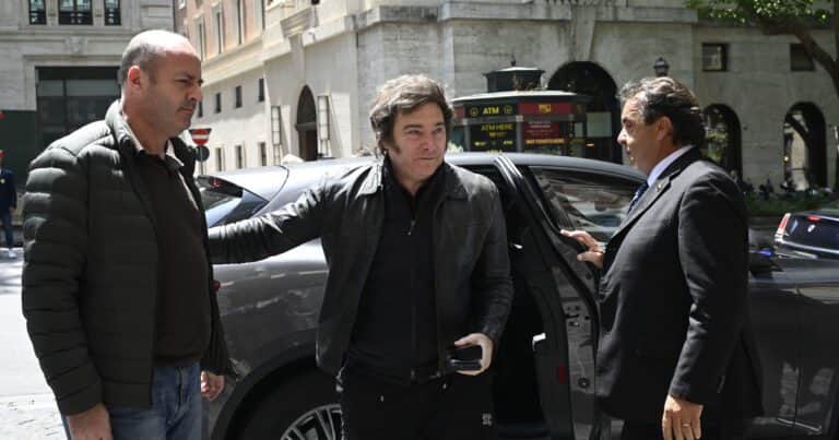 Javier Milei llegó a Roma: se reúne con Meloni y mañana se verá con el Papa