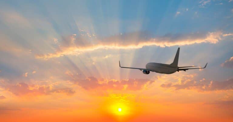 Cuáles son las 10 mejores aerolíneas del mundo en 2025, según Skytrax