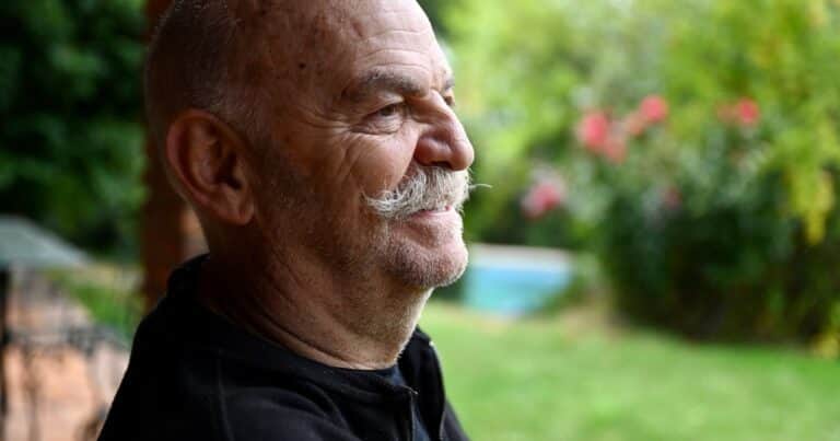 Martín Caparrós cree que «contar y analizar» distinguirá a los periodistas de la técnica