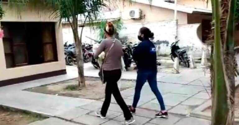 Una mujer se grabó golpeando a su bebé para vengarse de su expareja: “Voy a dejar unas pastillas para que tome y muera”