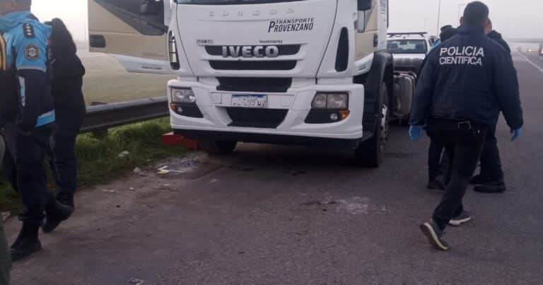 Misterio en la Ruta 9: encuentran a un mecánico asesinado de un tiro en el pecho arriba de un camión
