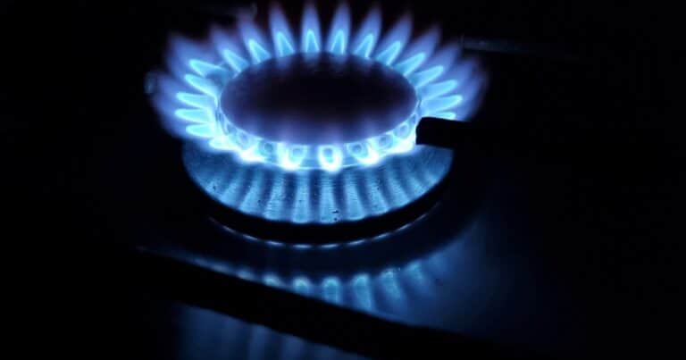 Gas: el Gobierno aumentó las tarifas para financiar la zona fría, el único fondo fiduciario que no elimina Milei