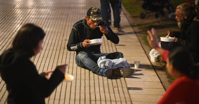 Ciudad: bajó la pobreza, pero aún hay 613.000 pobres