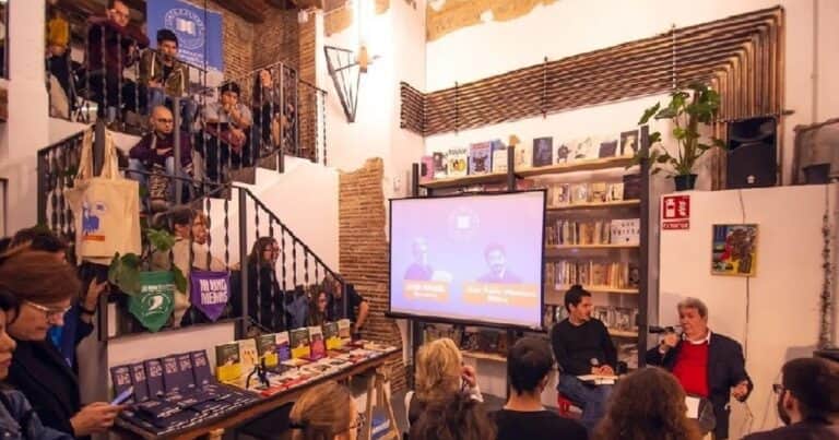 Gabriela Cabezón Cámara junto a una veintena de escritores latinoamericanos participarán en festival KmAmérica