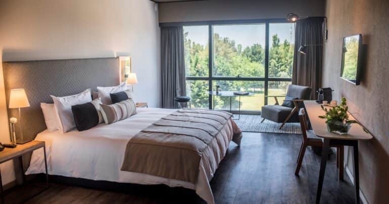 Hoteles en crisis: los precios están entre los más caros de la región y hay destinos sin reservas para las vacaciones