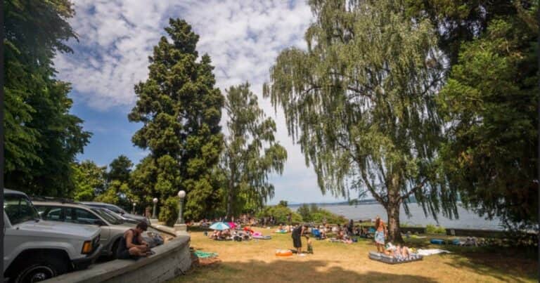 Polémica en una playa nudista: piden que la cierren por el aumento de actos sexuales y de masturbación
