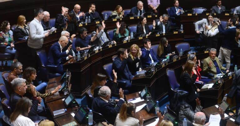 Se cayeron las reelecciones indefinidas: 22 legisladores y decenas de concejales no pueden ser candidatos y presionan sobre el cierre de listas
