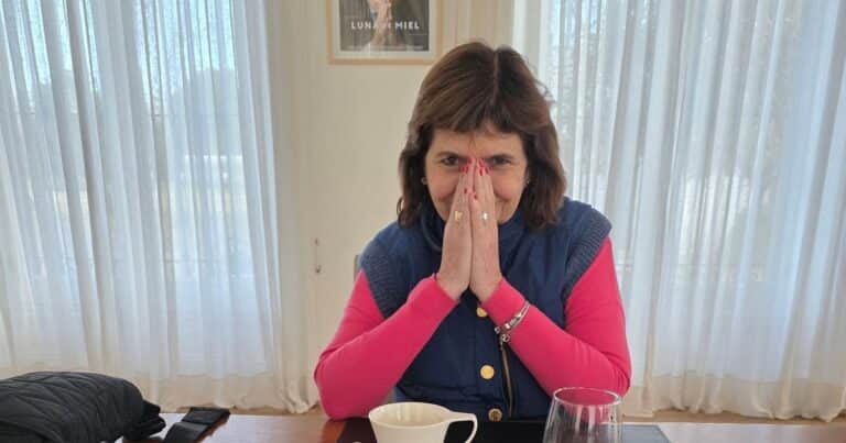 Elecciones 2025 en Argentina, EN VIVO: Javier Milei y Patricia Bullrich desayunaron juntos para definir la campaña para octubre y compartieron una foto con poses «espejadas»