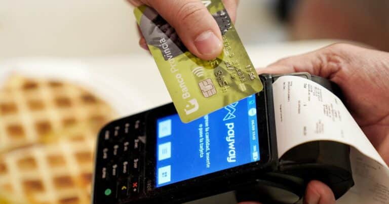 No hay plata: crece el atraso en el pago de préstamos personales y resúmenes de tarjetas en el último año