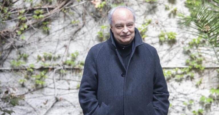 Enrique Vila-Matas: «Me aburre mucho Trump»