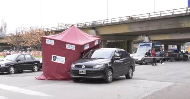 Un policía de la Ciudad mató a un motochorro que intentó asaltarlo cuando iba a trabajar en Barracas