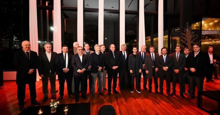 Tras la ofensiva de los gobernadores, el G6 y la CGT piden descongelar fondos y tarifas libres en la obra pública